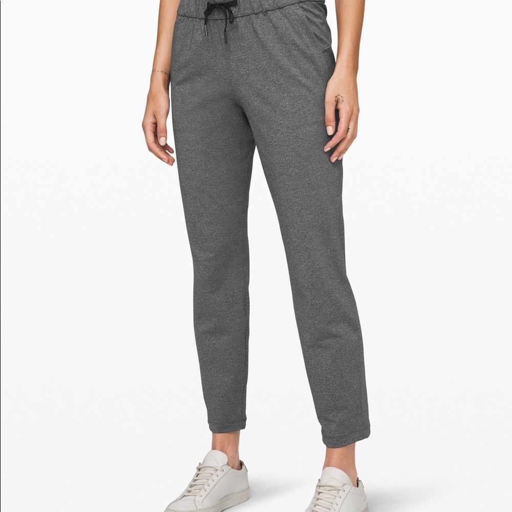 Lululemon on the fly 7/8 track pant NWT size 10